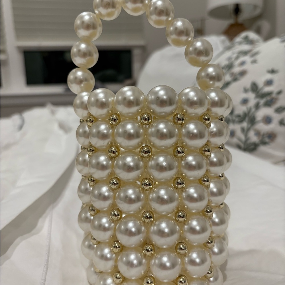 Elegant Pearl and Gold Beaded Handbag